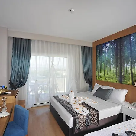 & River & Semesteranläggning (resort)